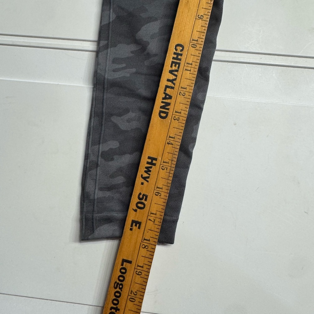 Spanx High Waist Cropped Gray Camo Leggings Womens Size XS - Picture 2 of 5